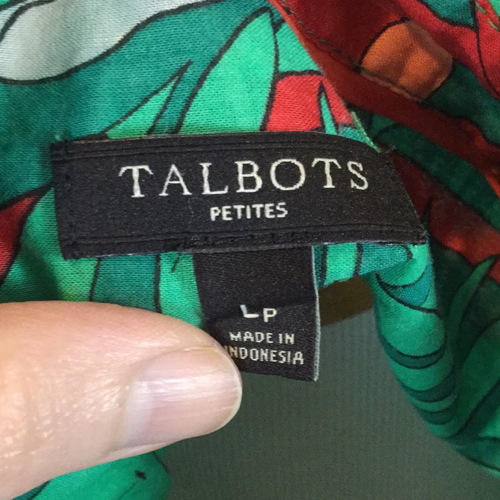 Talbots jungle-print camp-sleeve button-down! - Picture 7 of 8